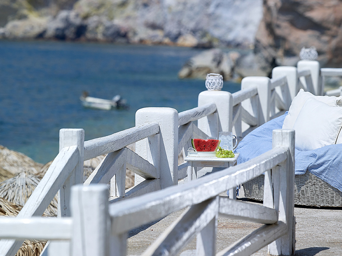 Beach_bar_sea_view_magic_summertime_having_fun_summer_Artemis_Deluxe_Rooms_Milos_island_Greece_Cyclades