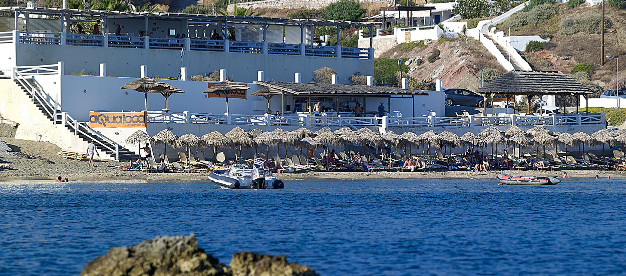 Beach_sea_aegean_sea_endless_blue_crystal_waters_summertime_Artemis_Deluxe_Rooms_Milos_island_Greece_Cyclades